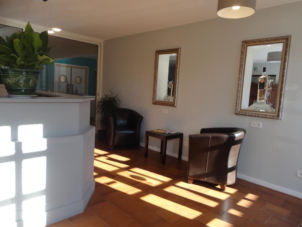 Hotel Restaurant Les 3 Chenes Frejus Exterior photo
