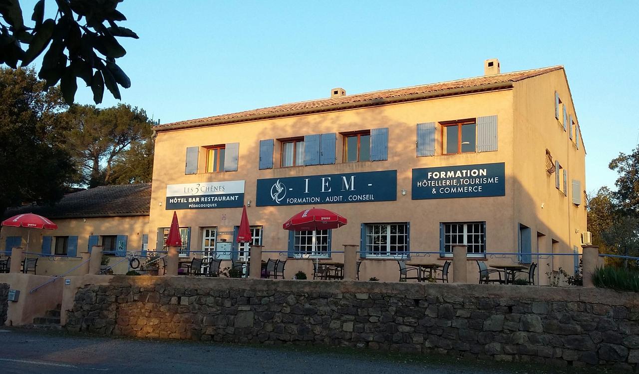 Hotel Restaurant Les 3 Chenes Frejus Exterior photo