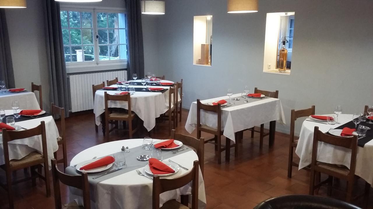 Hotel Restaurant Les 3 Chenes Frejus Exterior photo
