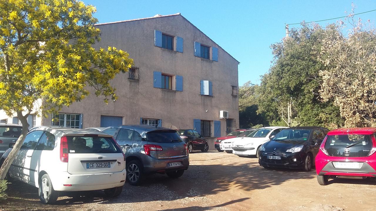 Hotel Restaurant Les 3 Chenes Frejus Exterior photo