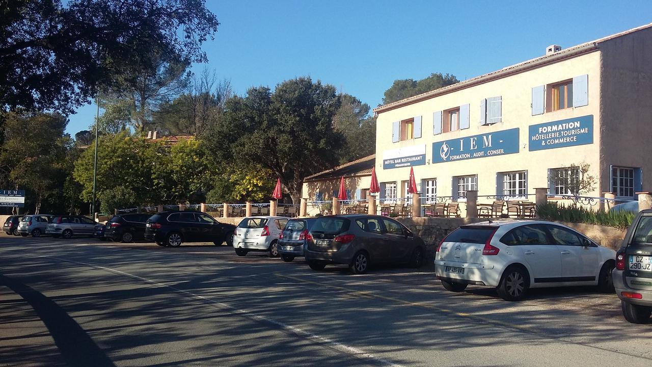 Hotel Restaurant Les 3 Chenes Frejus Exterior photo
